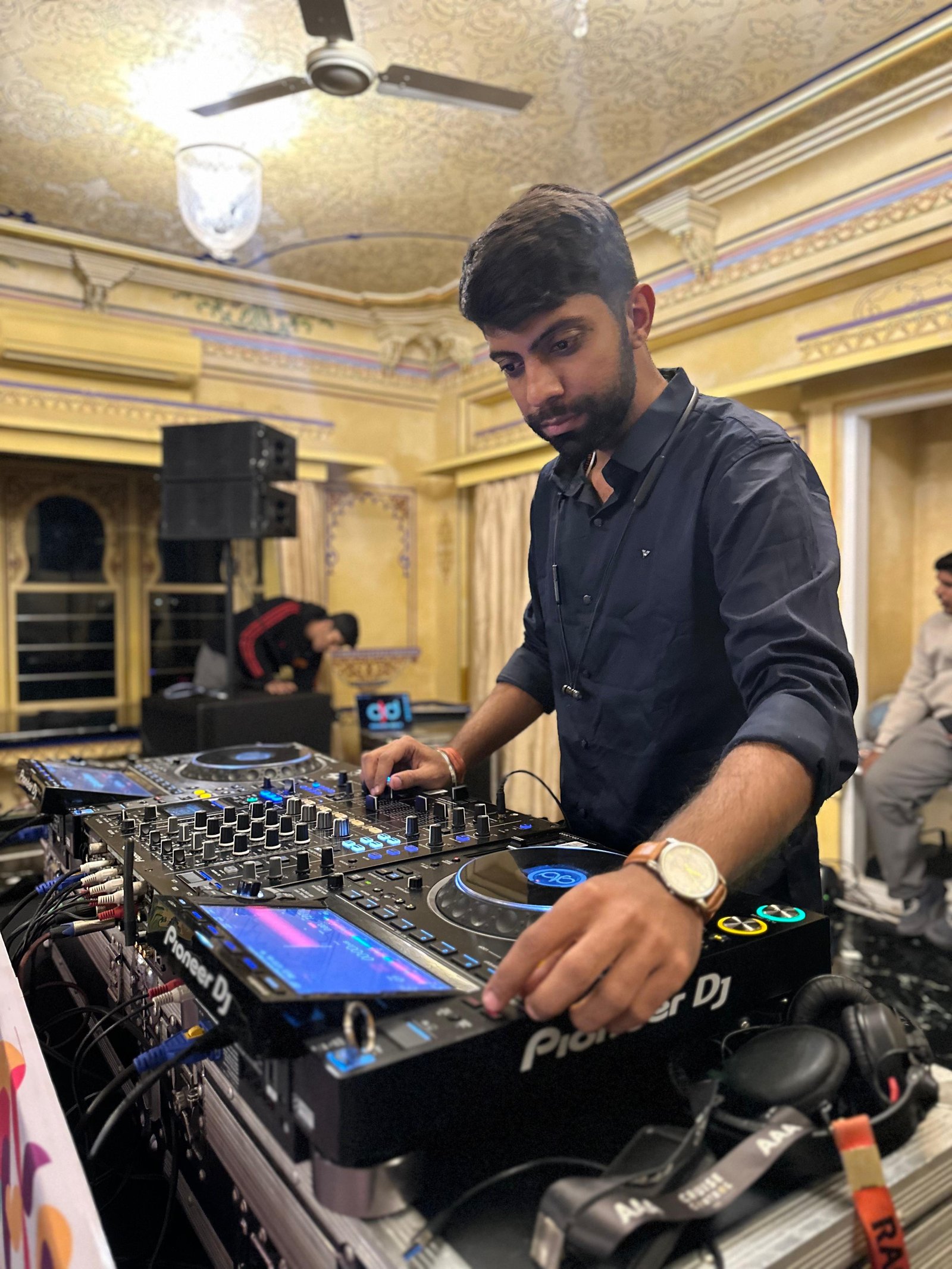 DJ Deep performing
